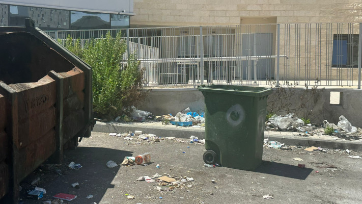 אשפה ברחובות נצרת (צילום: בתיה גלעדי)