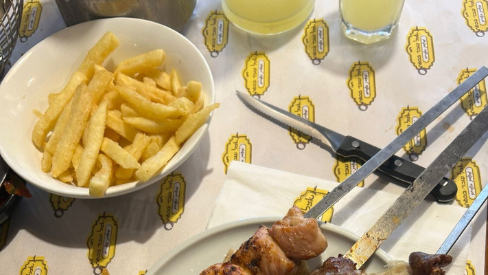 אצל עובד בכפר