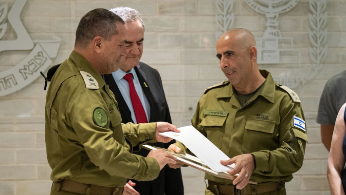 תא''ל איציק כהן מקבל את דרגות האלוף (צילום: דובר צהל)