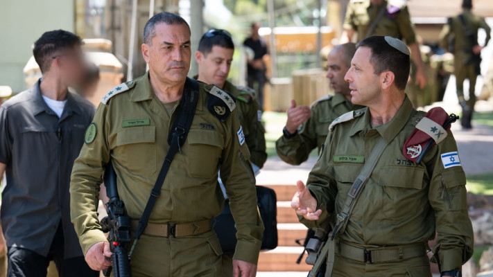 הרמטכ''ל אייל זמיר ואלוף אבי בלוט (צילום: דובר צה''ל)