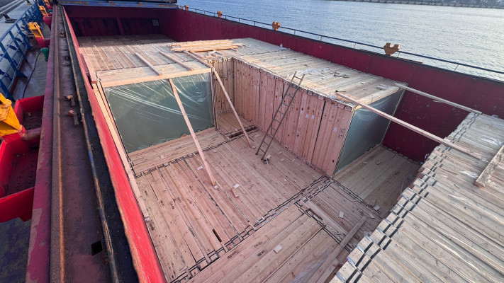 משלוחי זכוכית שהגיעו לארץ