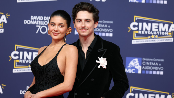 קיילי ג'נר וטימות'י שאלאמה (צילום: Elisabetta A. Villa/Getty Images)