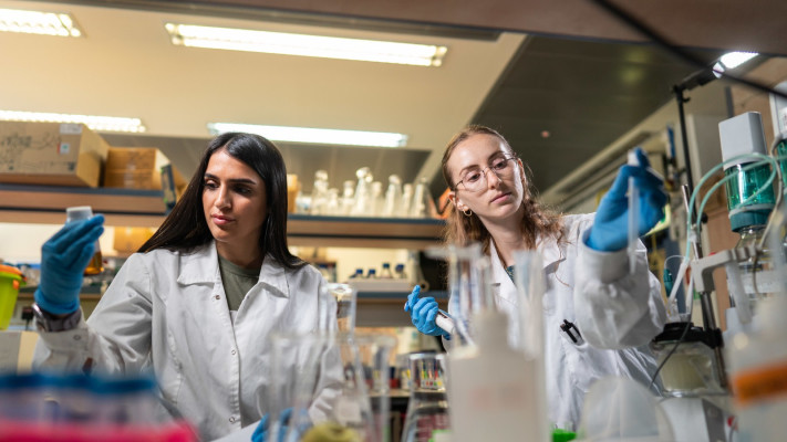 הסטודנטית עדן בק והדוקטורנטית ליחן משיח