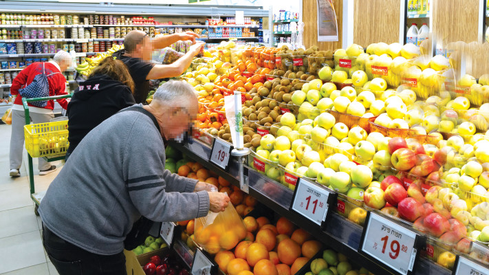 פירות בסופרמרקט (צילום: מיכאל גלעדי, פלאש 90)