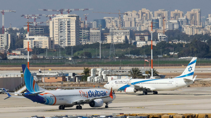 מטוסים חונים בנתב''ג (צילום: מרק ישראל סלם)