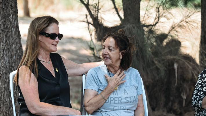 חנה ונירה שרעבי (צילום: פאולינה פטימר)