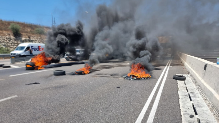 חסימות בכביש 6 בעקבות מחאות הדרוזים (צילום: דוברות המשטרה)