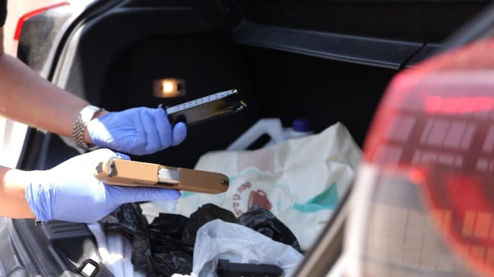 אקדחים שנתפסו בפעילות של ימ''ר תל אביב