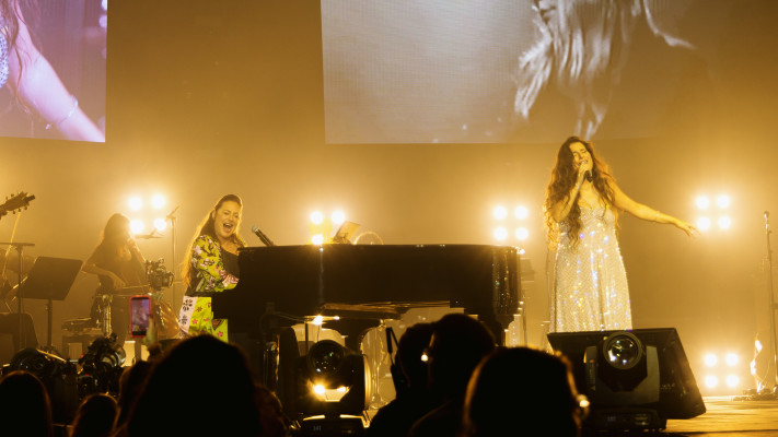 מירי מסיקה בהופעה עם קרן פלס