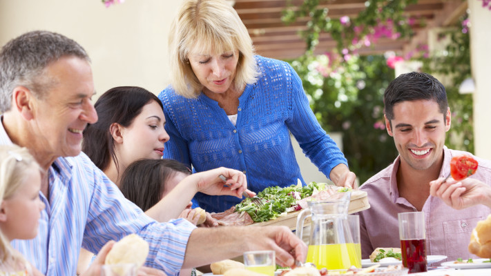 ארוחה משפחתית