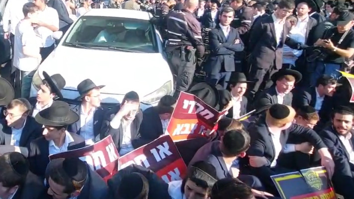 הפגנת חרדים בעד חוק ההשתמטות  (צילום: מרק ישראל סלם)