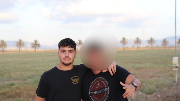 שליו אסרף לצד א׳ (צילום: אוסף פרטי,אוסף חיפה, דר ירמיהו (ירי) ז''ל ושושנה רימון, מוזיאון העיר חיפה)