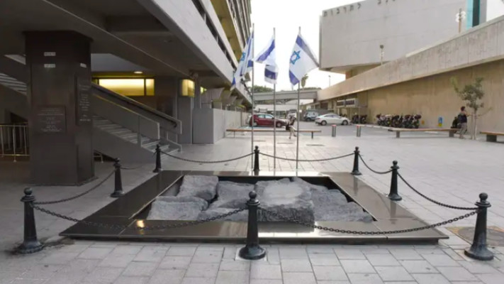 אנדרטת יצחק רבין בתל אביב  (צילום: ראובן קסטרו)