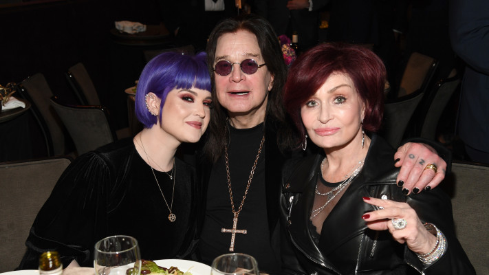 אוזי ושרון אוסבורן ובתם קלי (צילום: Kevin Mazur/Getty Images for The Recording Academy)
