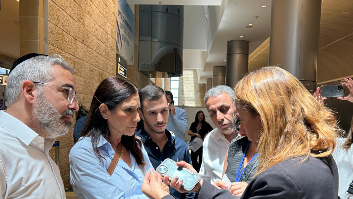סיור הוועדה לעובדים זרים בראשות ח''כ אתי עטיה (צילום: ללא קרדיט)