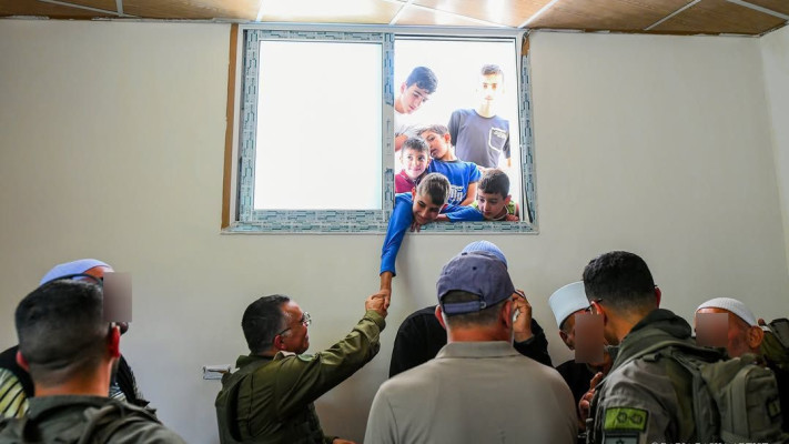 אביחי אדרעי מבקר את הדרוזים בסוריה (צילום: דובר צה''ל)