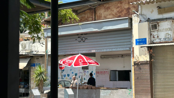 הדוכן בתל אביב (צילום: מאיה כהן)