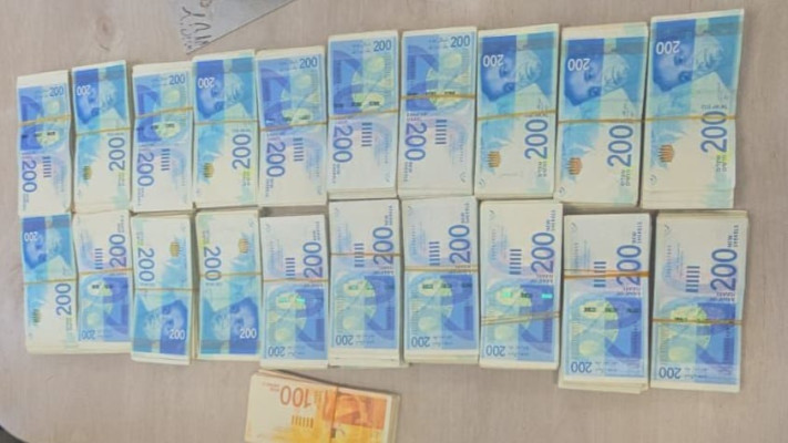 הכסף שנתפס על ידי המשטרה במעוז של ארגון הפשע מחאמיד