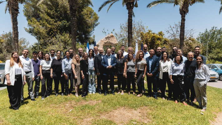 הנשיא הרצוג במפגש עם עובדי נטפים והנהלת החברה (צילום: דניאל כהן)