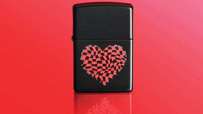 מצית זיפו לב שחור אדום