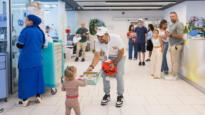 ''צעצועים של שמחה'' משמחים ילדים באסותא אשדוד (צילום: ללא)