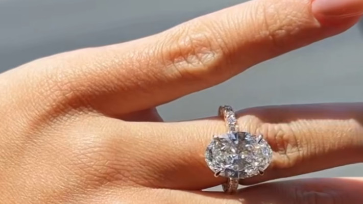 טבעת היהלום של דניאל גרינברג (צילום: צילום מסך רשתות חברתיות לפי חוק 27א לזכויות יוצרים)