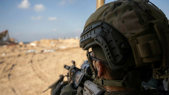 לוחם צה''ל עם קסדה (צילום: דובר צהל)