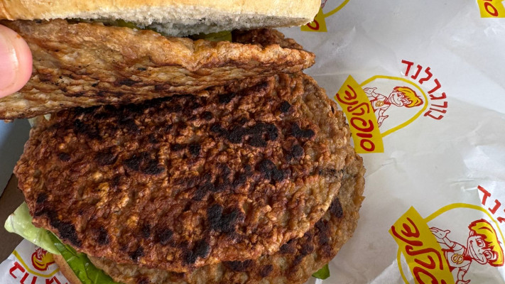 המבורגר במימדיון - מחיר מופקע לקציצה שרופה