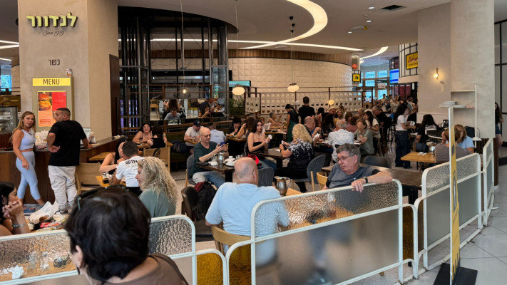 בשיא גל החום: זה הקניון הכי מפוצץ בישראל - ''אין מקום לזוז''