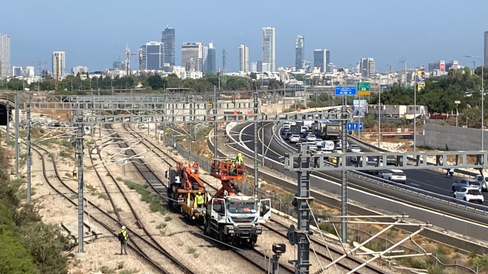 שיבושים ברכבת דרום עקב קריעת כבל חשמל (צילום: אבשלום ששוני)