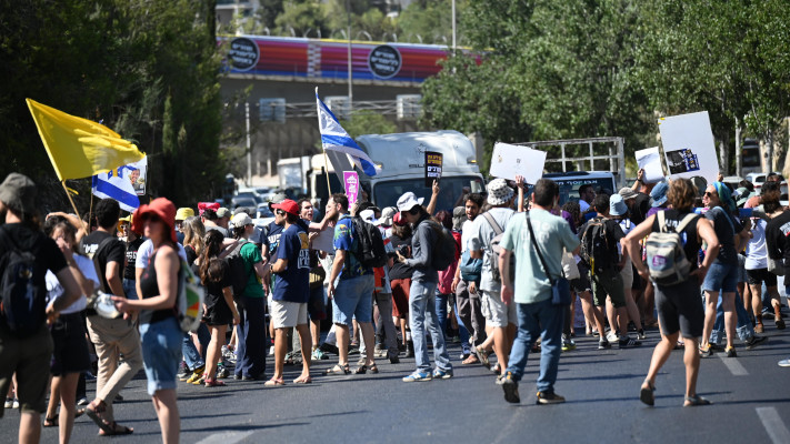 חסימת כבישים