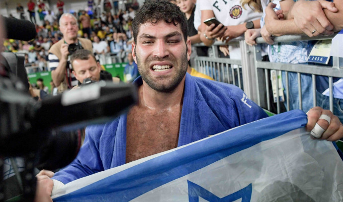 אורי ששון עונה לכל הדרישות, הוא לוחם ג@@@ודו, אולי הספורט ...