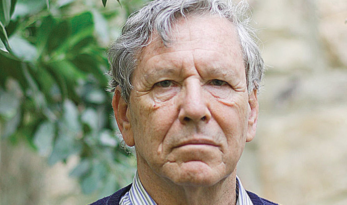 Amos Oz: His daughter claims in a new book that he beat her as a child