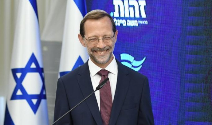 "בד"כ לוקח 10 שנים": למה משה פייגלין כל כך נגד החיסון ...