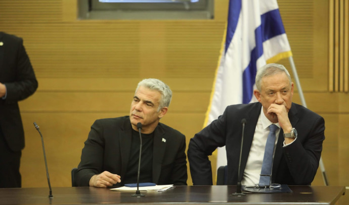 בחירות 2021: לפיד ירים טלפון לגנץ? מיקי לוי: "חה, ממש לא ...