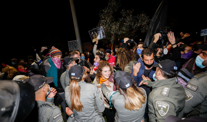 Demonstrations against Netanyahu: Do police hold “photo albums” of protesters?