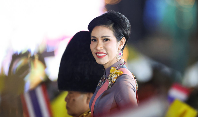 Thailand: Thousands of pictures of the king’s mistress have been circulated