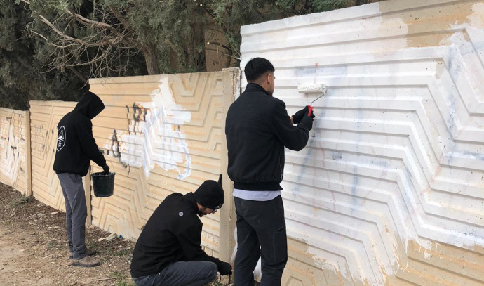 Destruction of the cemetery in Nabatieh: Teens from the Bedouin diaspora renovated the place