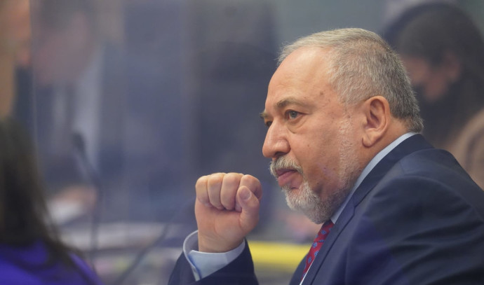 Lieberman presented his party list and announced: “I will establish a Zionist and liberal government”