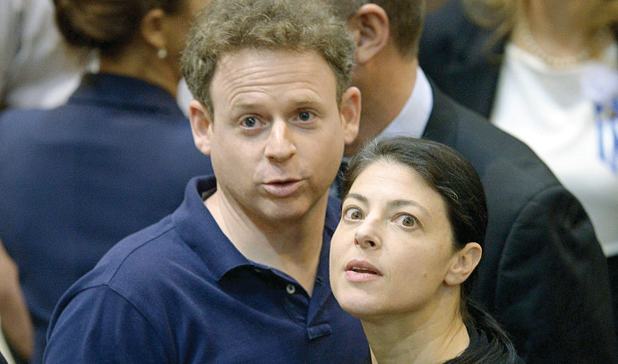 מיכאלי הביאה ילדה בפונדקאות? אראל סג"ל נגד - האזינו לקטע - Vimarsana News