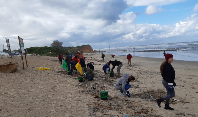 Tar Contamination Disaster: The public is asked not to come to the beaches to clean independently