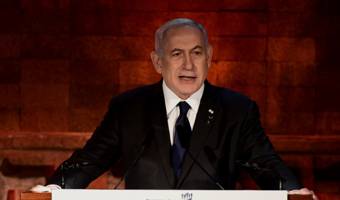 המיליארדר נגד נתניהו:"מפאר את עצמו שהוא המגן נגד השואה ...