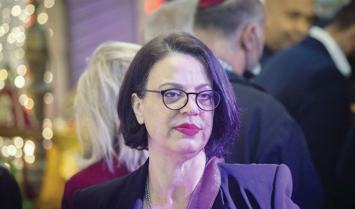 Galit Distal shed a tear at the cabinet meeting over Deri’s dismissal: “I will fight oppression”
