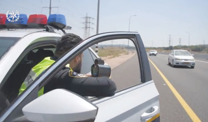 מאות דוחות נרשמו במבצע אכיפה משטרתי רחב היקף - Vimarsana News