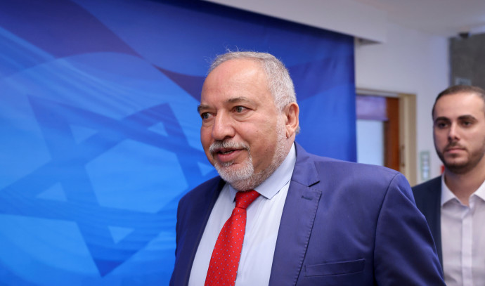ליברמן רוצה לנתק את החרדים ממעגל העוני, ועסקני המגזר מבוהלים - Vimarsana News