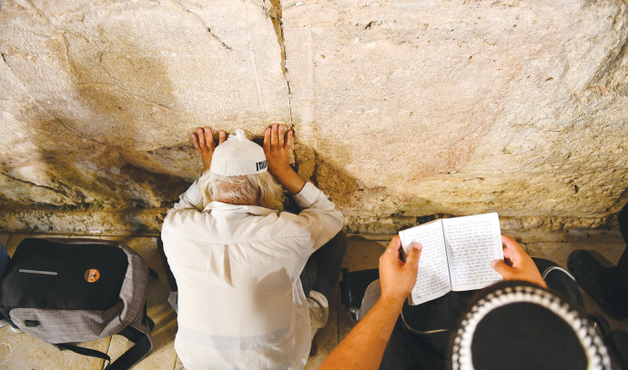ט' באב מזכיר לנו שעם ישראל הוא האויב המסוכן ביותר של עצמו ...