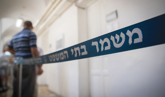 מעצרו של המורה החשוד במעשים מגונים בבת 12 הוארך בחמישה ...