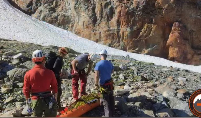 An Israeli traveler was rescued after being captured for a day in a glacier in Argentina