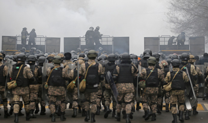 The state of emergency in Kazakhstan continues: 12 policemen were killed in clashes with protesters