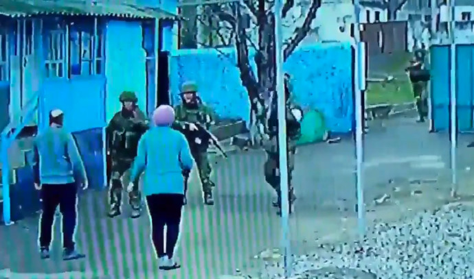 An elderly couple in Ukraine expelled Russian soldiers from its territory